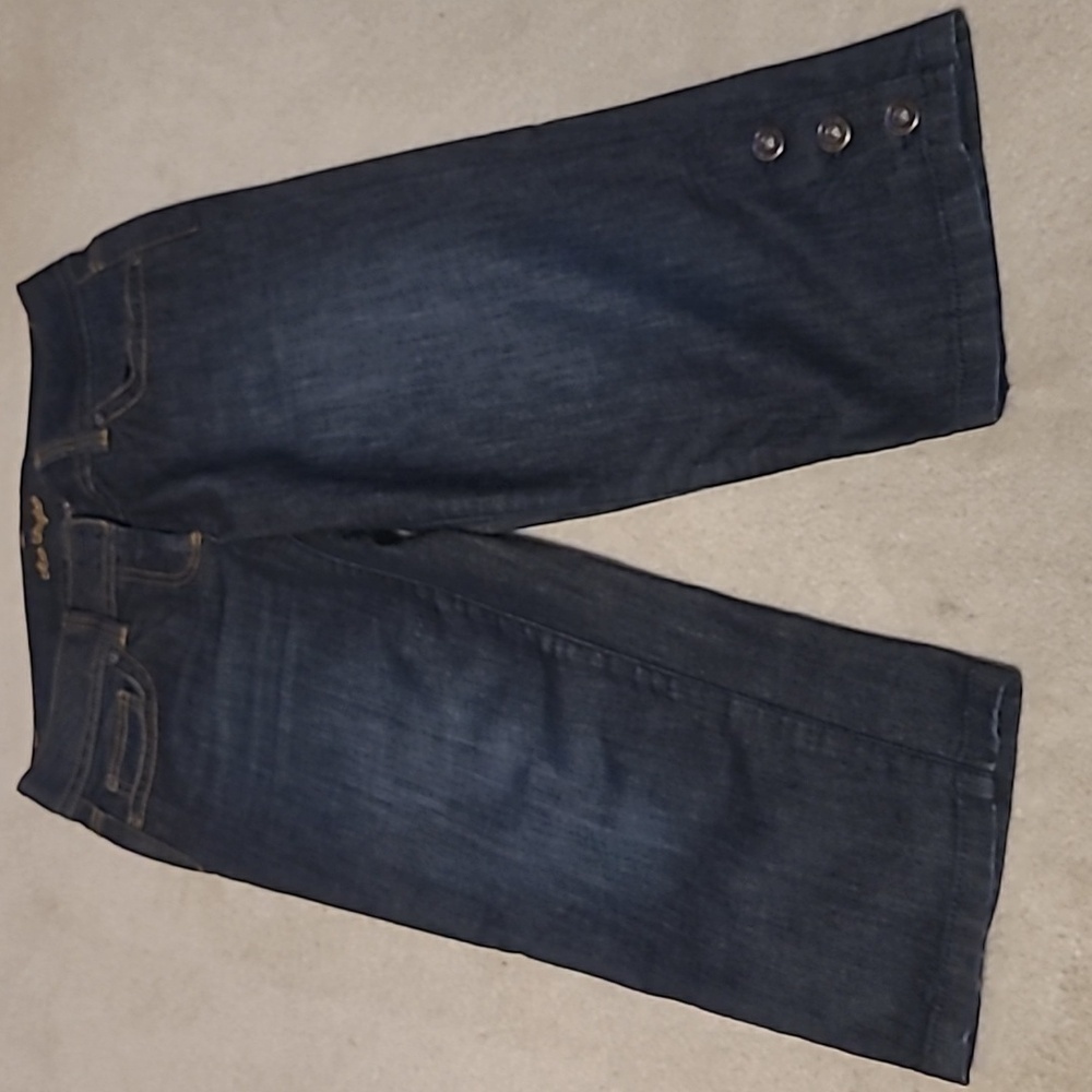 Ann Taylor Size 4 Denim Capri with Buttons